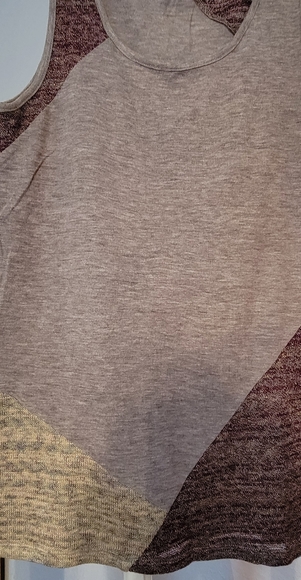 Hem and thread tank top - Picture 2 of 4